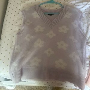 Light purple whit flower print vest size  XL